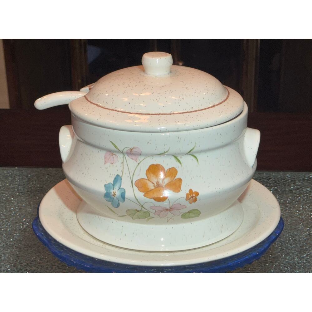 Treasure Craft Off-White Poppy Covered Tureen & Ladle w/Underplate